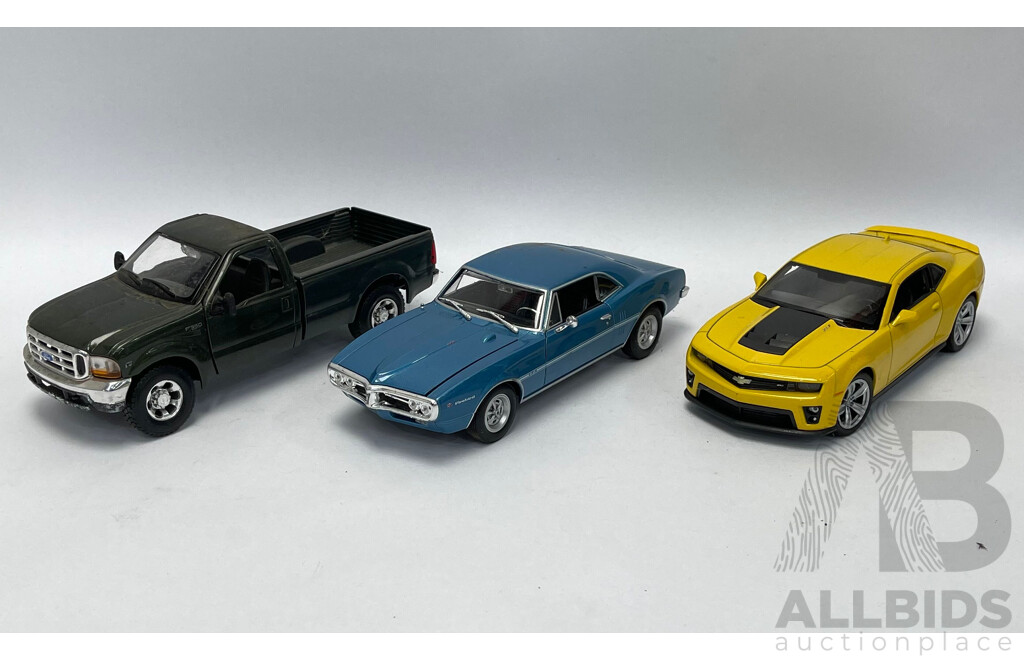 Assorted Diecast Collectable Models - Lot of 3 - 1/24 Scale