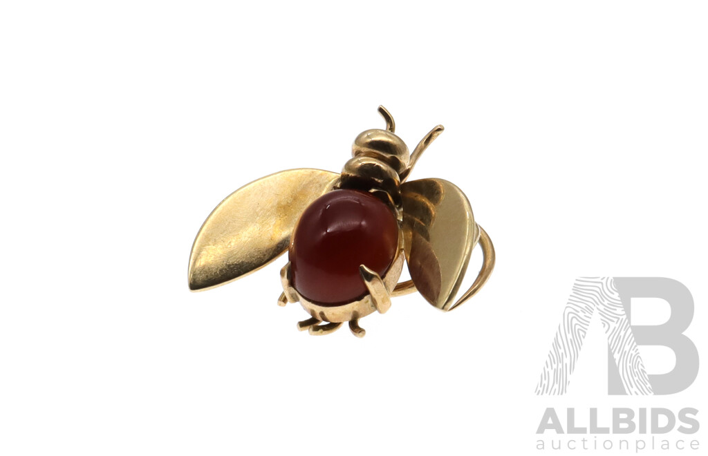 Beautiful 9ct Vintage (1955) Bee Button Pin/brooch with Caramel Aragonite Cabochon, 3.53 Grams