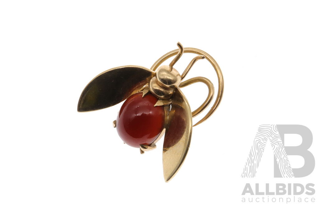 Beautiful 9ct Vintage (1955) Bee Button Pin/brooch with Caramel Aragonite Cabochon, 3.53 Grams