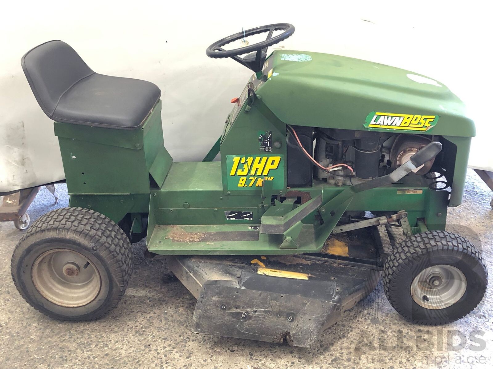 Cox Lawn Boss 13HP Ride on 32 Inch Lot 1552859 EHVA