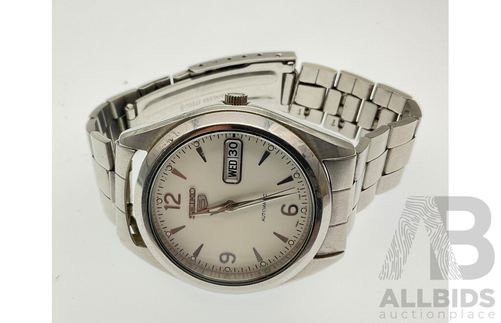 Seiko Five Automatic Wrist Watch, Day/Date Function with Spare Links and Booklet 7S261154