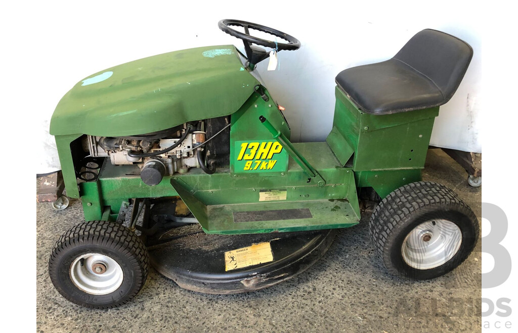 Cox Lawn Boss 13HP Ride on 32 Inch Lawn Mower