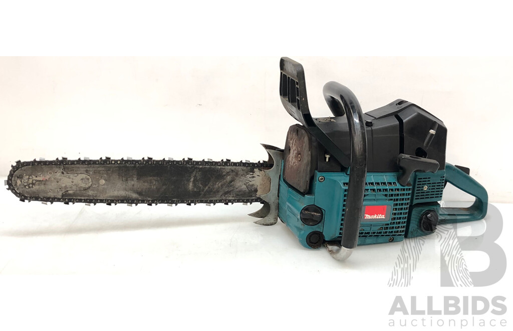 Makita 90cc Two Stroke Petrol Chainsaw