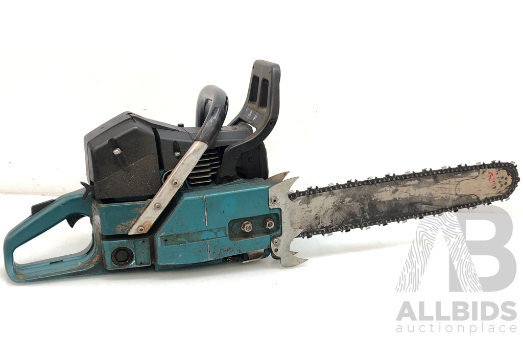 Makita 90cc Two Stroke Petrol Chainsaw