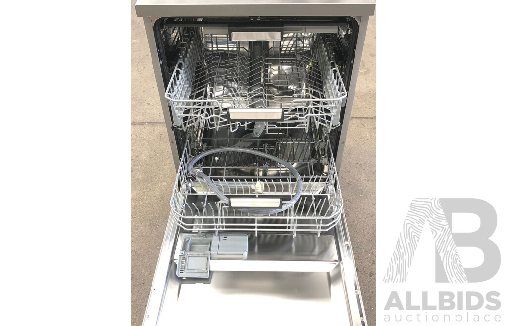 Fisher and Paykel Freestanding Dishwasher