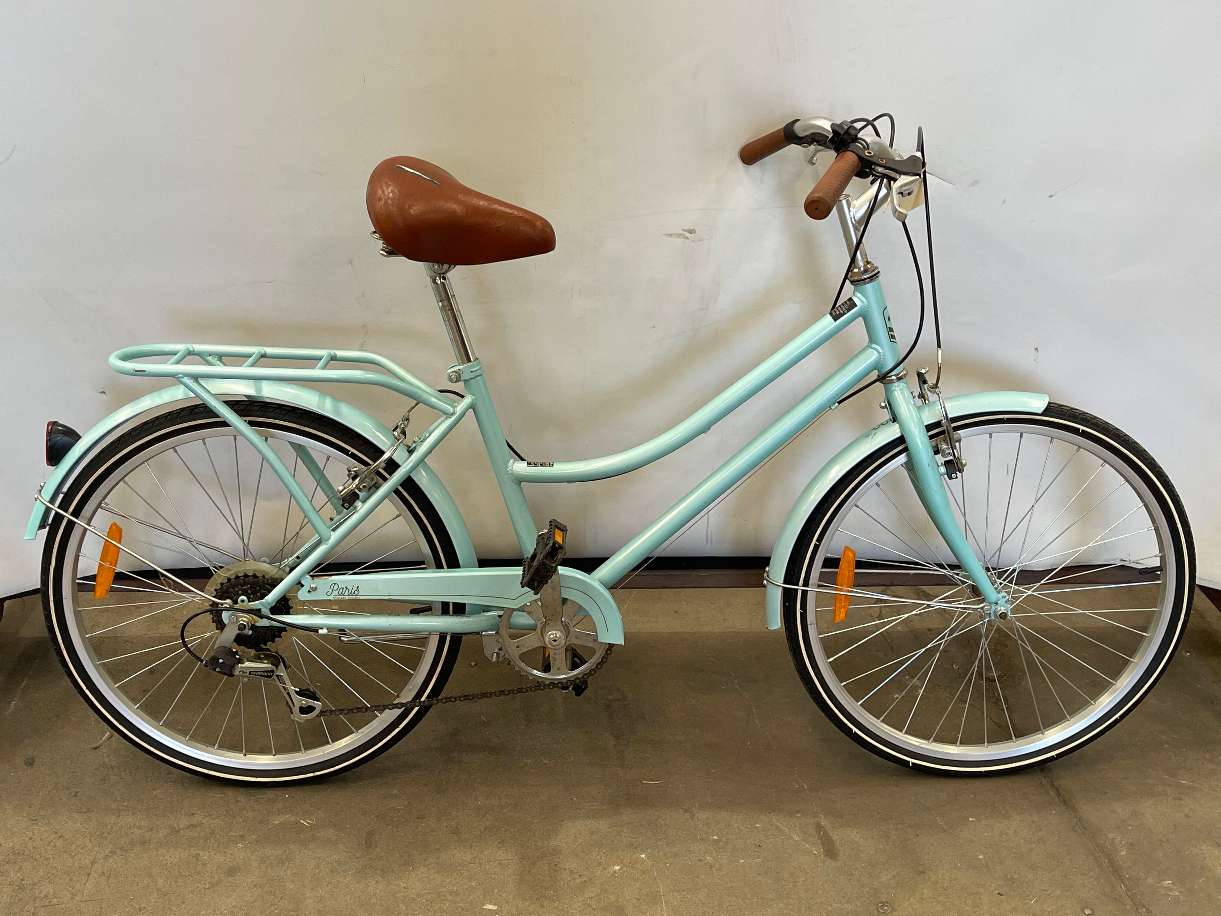 Paris Vintage Cruiser Bike Lot 1554371 EHVA