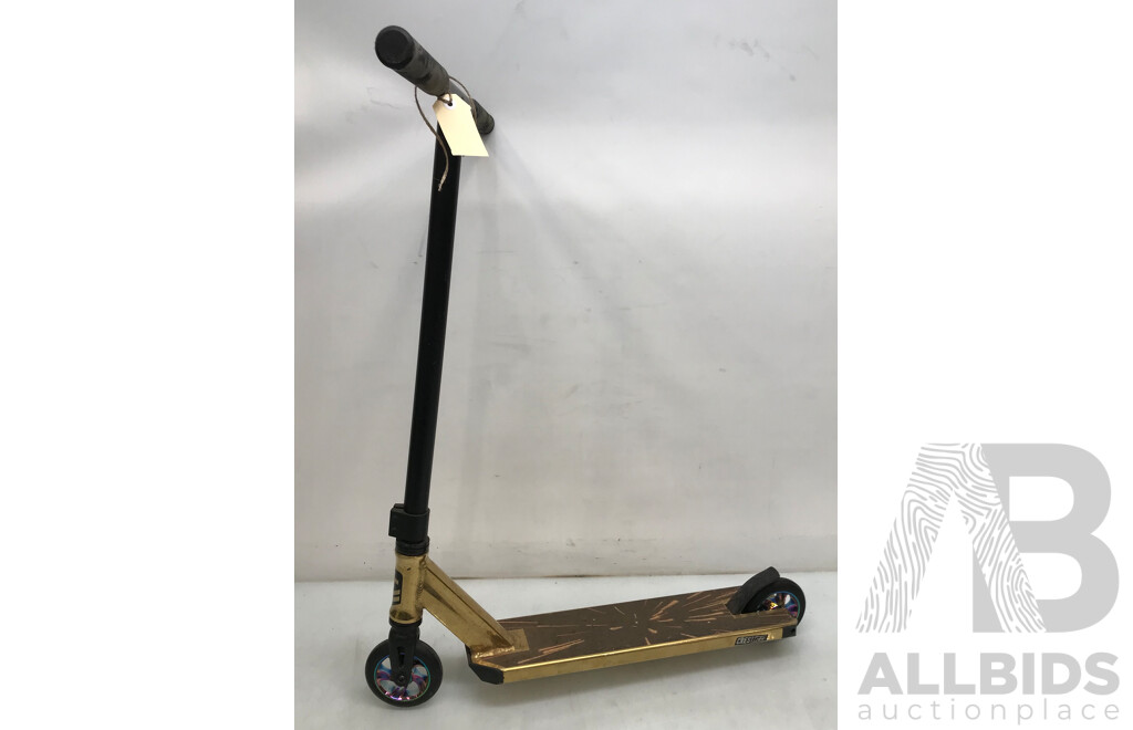 Crest Custom Golden Scooter