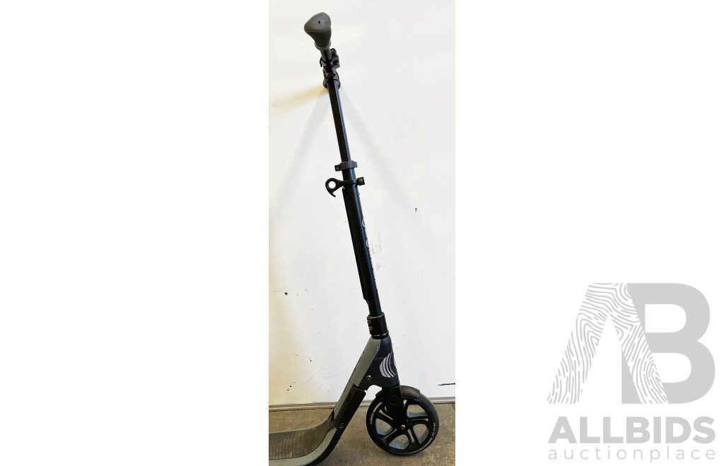 Globber Foldable Scooter One NL 205