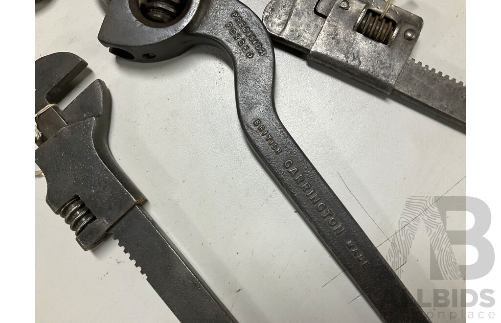 Collection of Vintage Adjustable Spanners Including Raglan Tool & Co Eng Sydney Handcuff Wrench