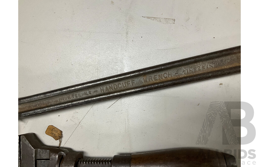 Collection of Vintage Adjustable Spanners Including Raglan Tool & Co Eng Sydney Handcuff Wrench