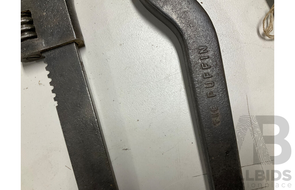 Collection of Vintage Adjustable Spanners Including Raglan Tool & Co Eng Sydney Handcuff Wrench