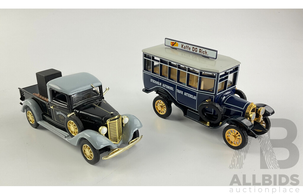 Matchbox Diecast Models of Yesteryear 1922 Scania Post Bus and 1934 International C Series