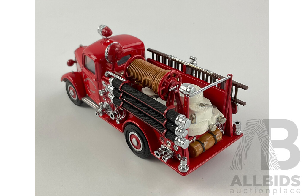 Matchbox Diecast Models of Yesteryear Fire Engine Series 1939 Bedford Pump and Hose (YFE17)