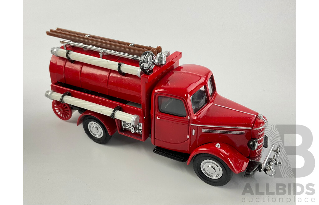 Matchbox Diecast Models of Yesteryear Fire Engine Series 1939 Bedford Tanker (YFE04)