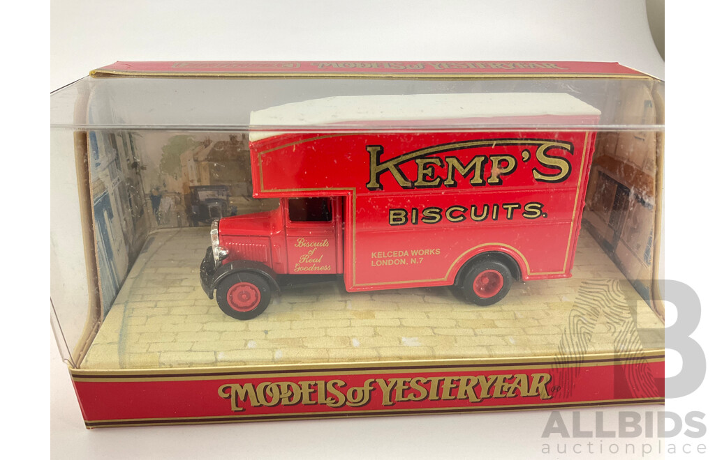 Matchbox Diecast Models of Yesteryear Commercial Vehicles Including 1922 Foden Steam Wagon, 1931 Morris Courier, 1930 Mack AC