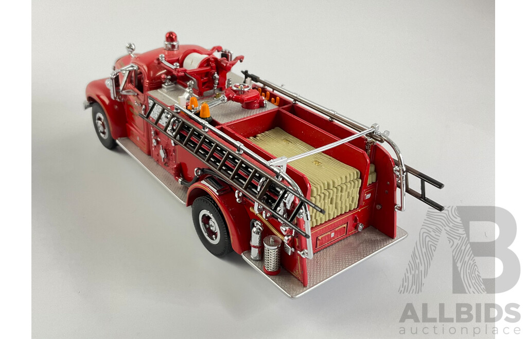 Matchbox Models of Yesteryear Fire Engine Series 1956 Mack B95 Pumper (YYM35810)