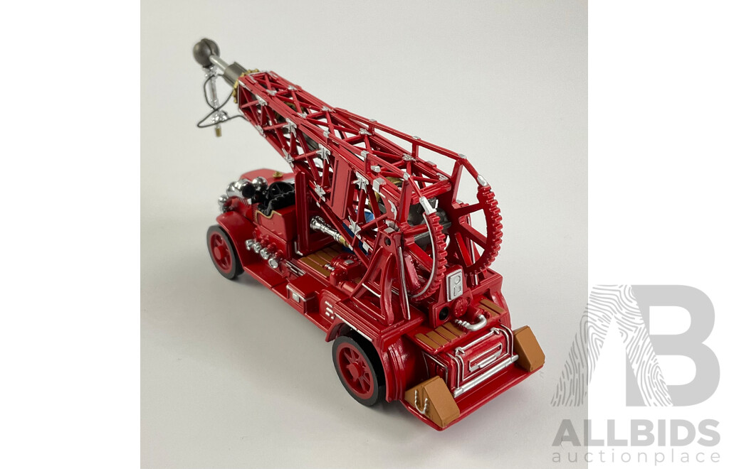 Matchbox Models of Yesteryear Fire Engine Series 1920 Mack Tower Truck (YYM37633)