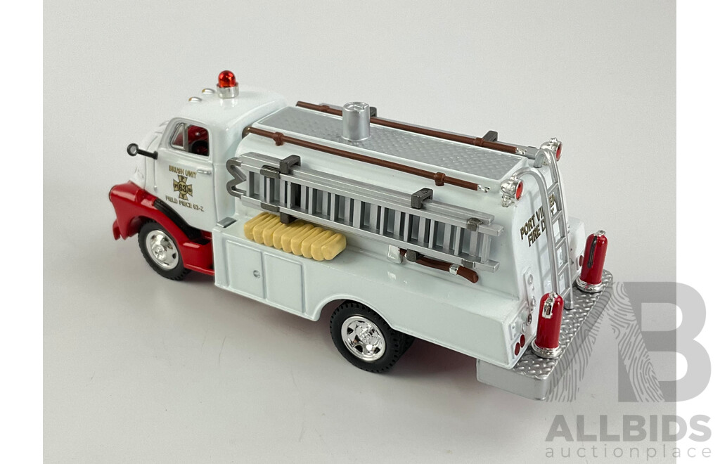 Matchbox Models of Yesteryear Fire Engine Series GMC COE Tanker (YYM37631)