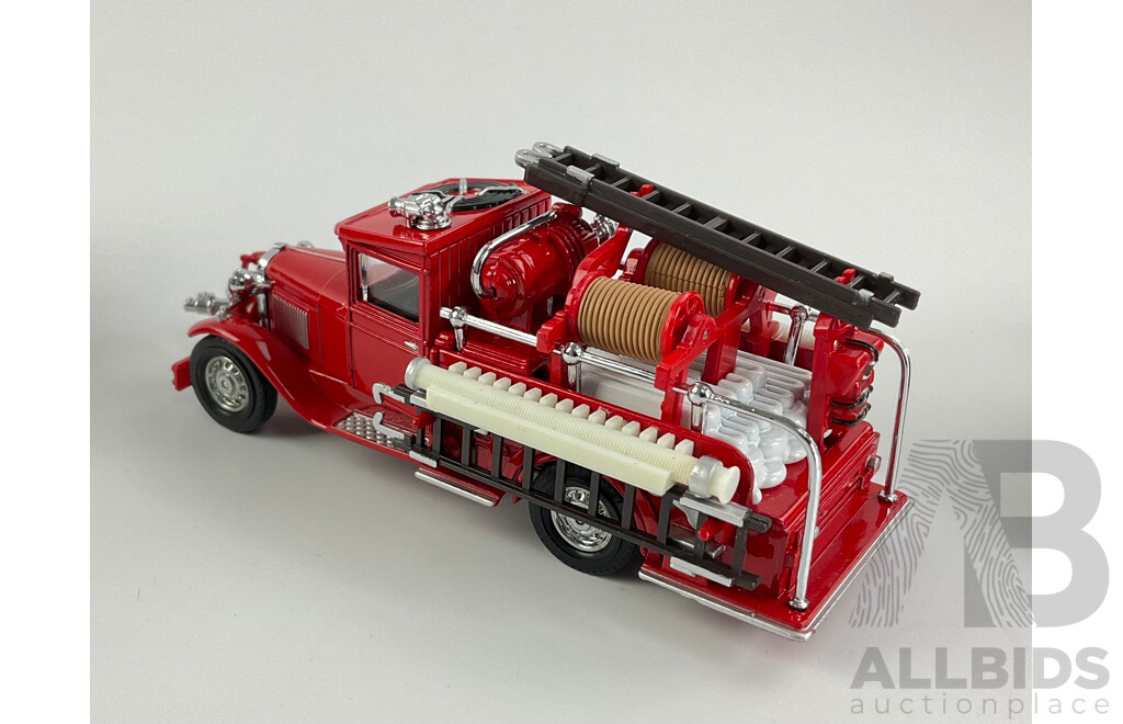 Matchbox Models of Yesteryear Fire Engine Series 1932 Ford AA (YFE06)