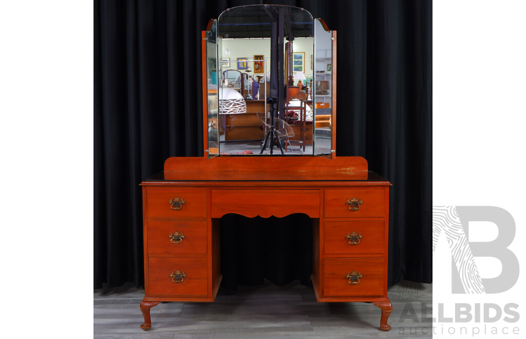 Queen Anne Style Dresser with Wing Mirrors