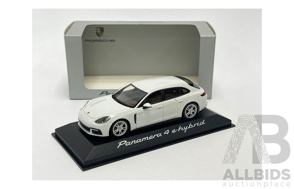 Minichamps Porsche Panamera 4 E-hybrid - 1/43 Scale