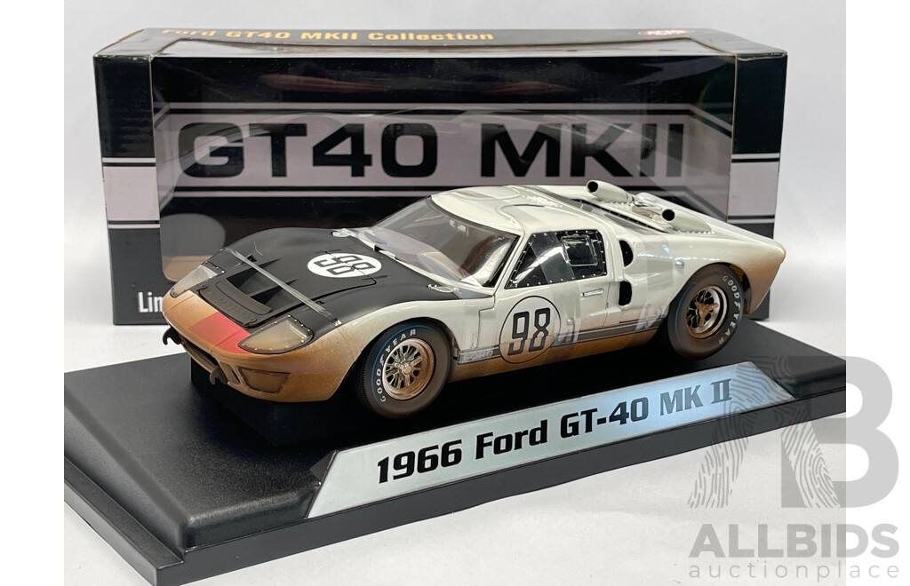 ACME 1966 Ford GT40 MKII 1966 Daytona #98 White After Race 1:18 Scale Model Car - New