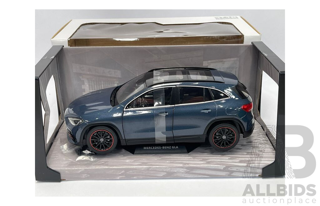 Solido 2019 Mercedes Benz GLA H247 AMG Line Denim Blue 1:18 Scale - New