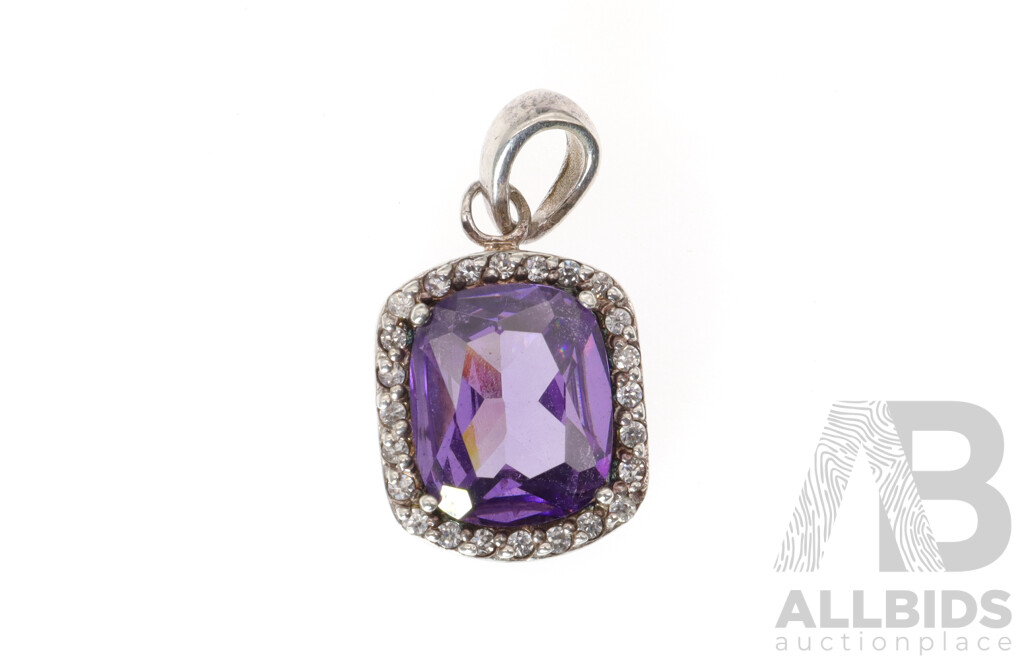 Sterling Silver Amethyst & Diamond Set Pendant (TDW 0.24ct), 2.97 Grams