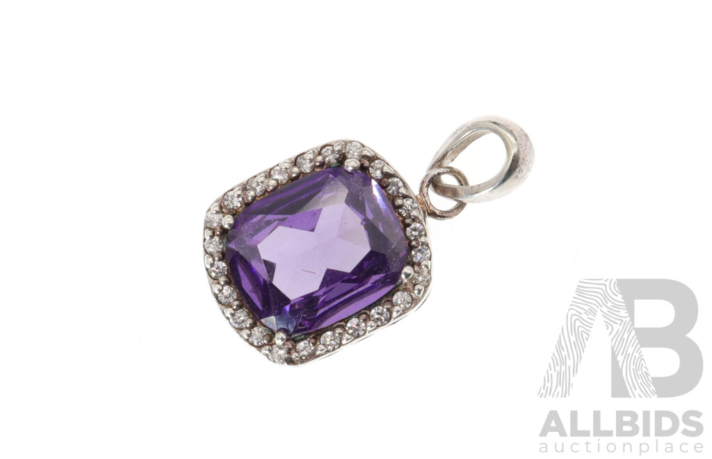 Sterling Silver Amethyst & Diamond Set Pendant (TDW 0.24ct), 2.97 Grams