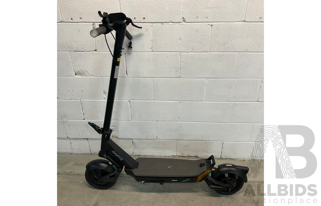 DAXYS Bandicoot L9P 48V Electric Scooter - ORP $1,999.00