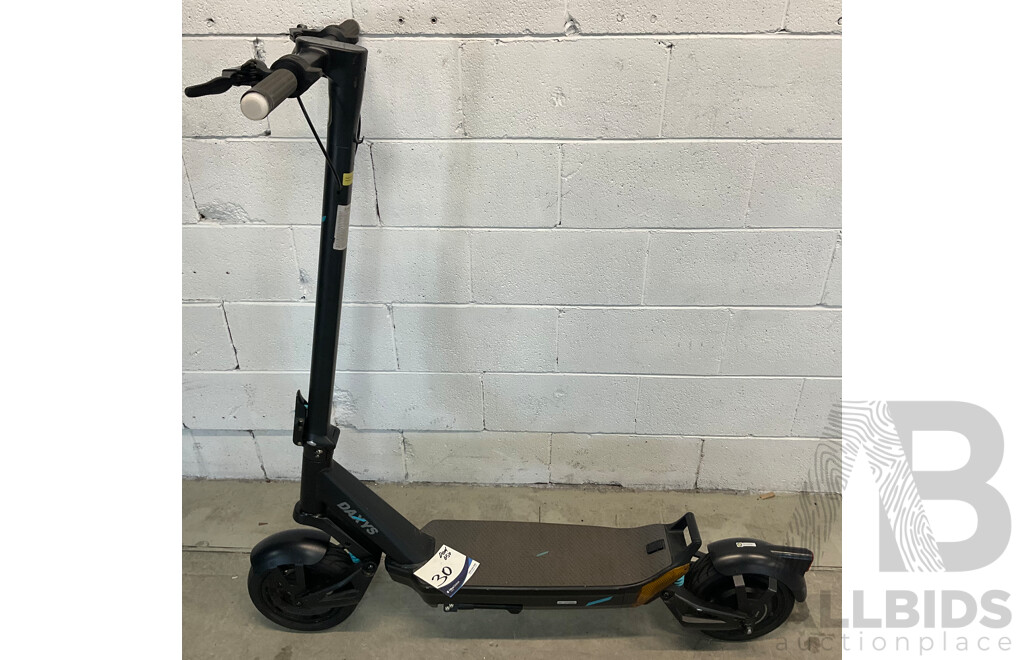 DAXYS Bandicoot L9P 48V Electric Scooter - ORP $1,999.00