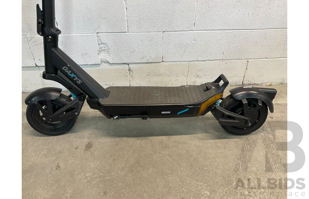 DAXYS Bandicoot L9P 48V Electric Scooter - ORP $1,999.00