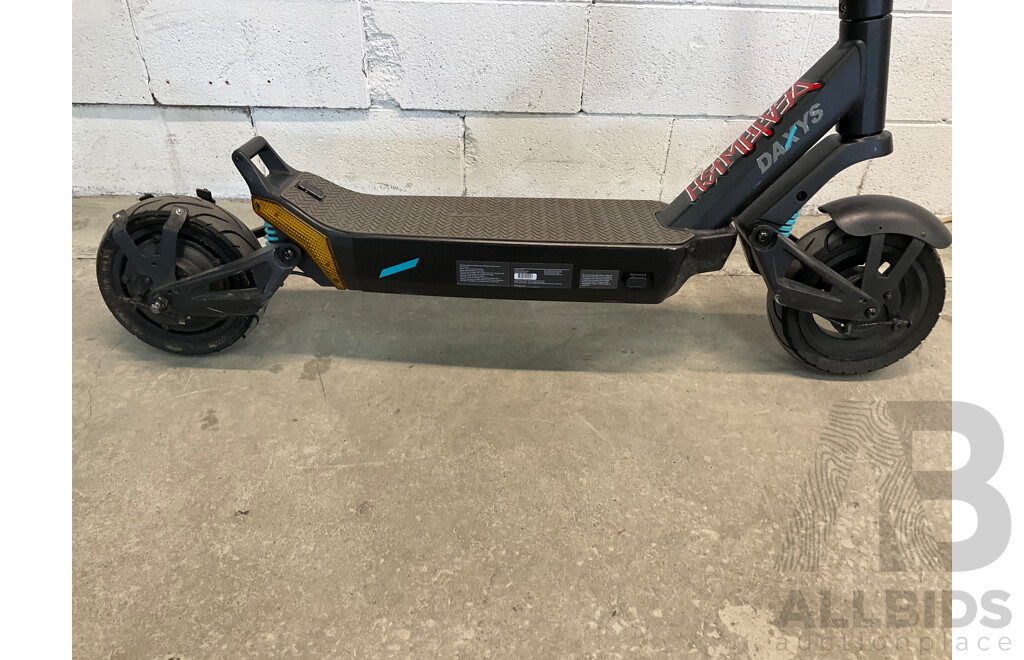 DAXYS Bandicoot L9P 48V Electric Scooter - ORP $1,999.00