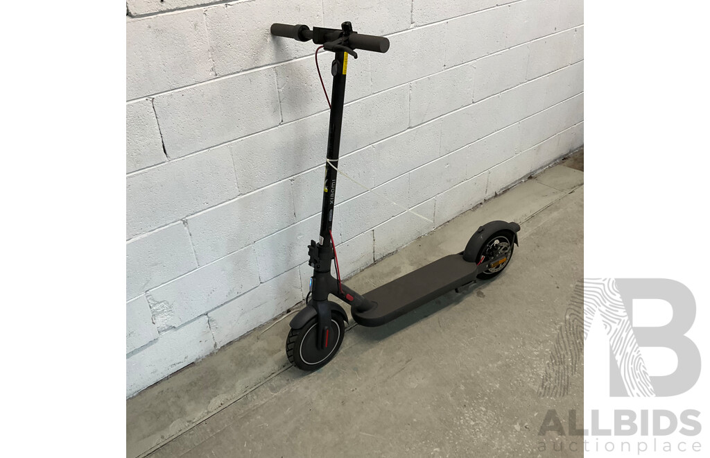 XIAOMI Electric Scooter 4 - ORP $649.00