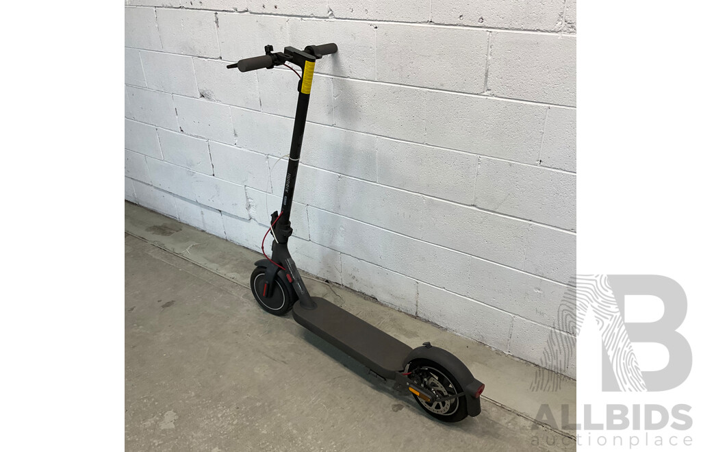 XIAOMI Electric Scooter 4 - ORP $649.00