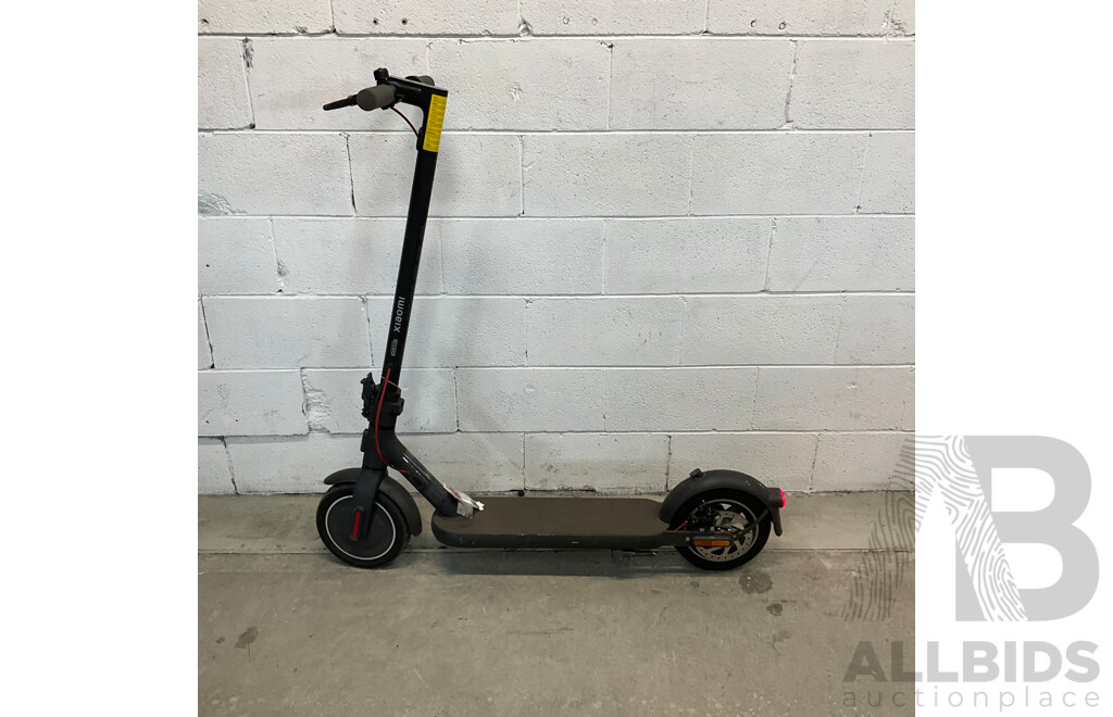 XIAOMI Electric Scooter 4 - ORP $649.00