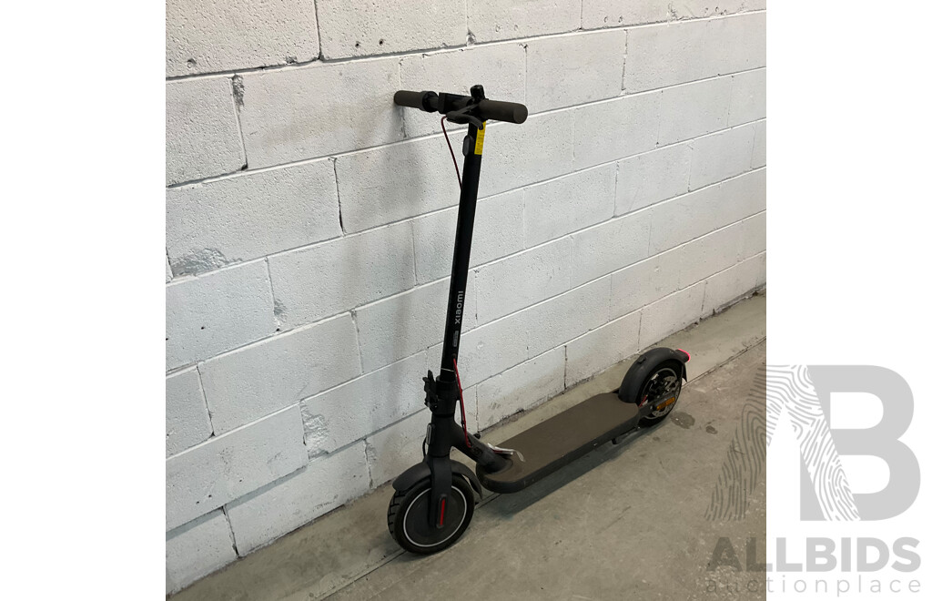 XIAOMI Electric Scooter 4 - ORP $649.00