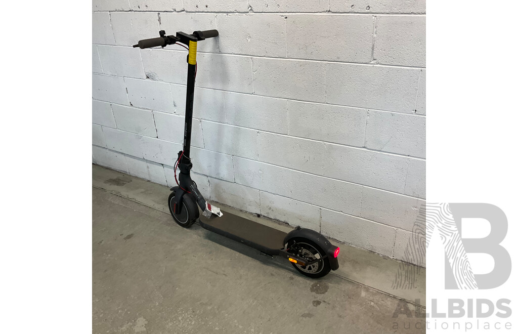 XIAOMI Electric Scooter 4 - ORP $649.00