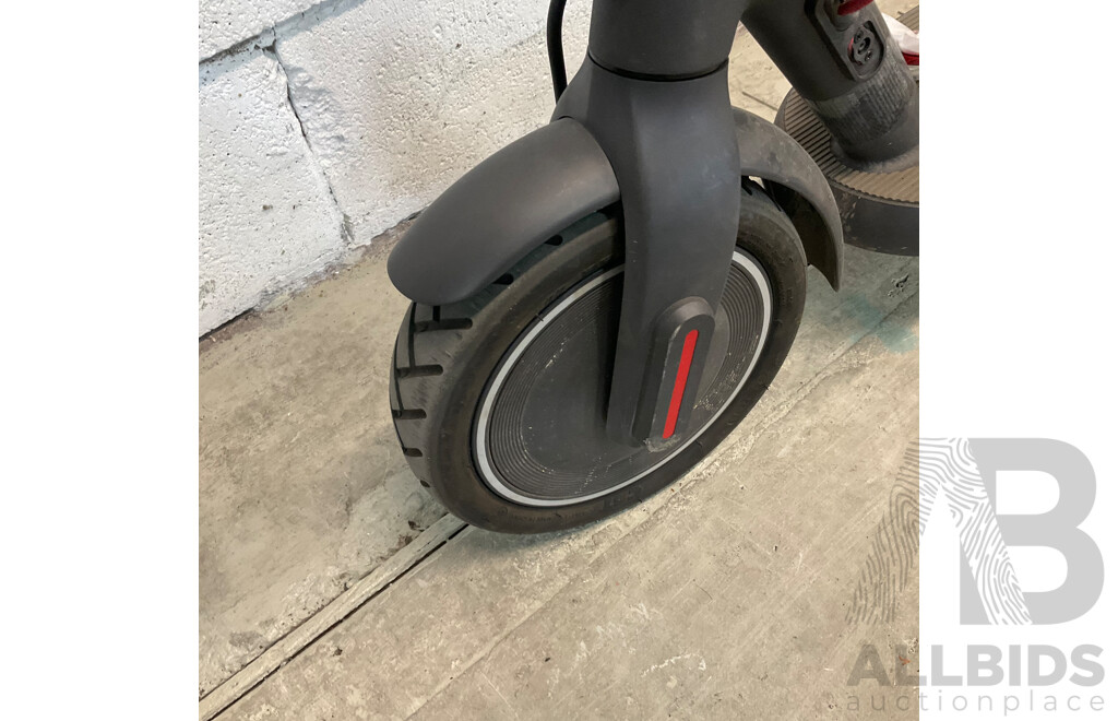 XIAOMI Electric Scooter 4 - ORP $649.00