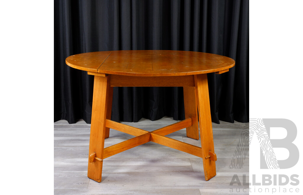 Art Deco Maple Dining Table with Six Wagon Back Chairs