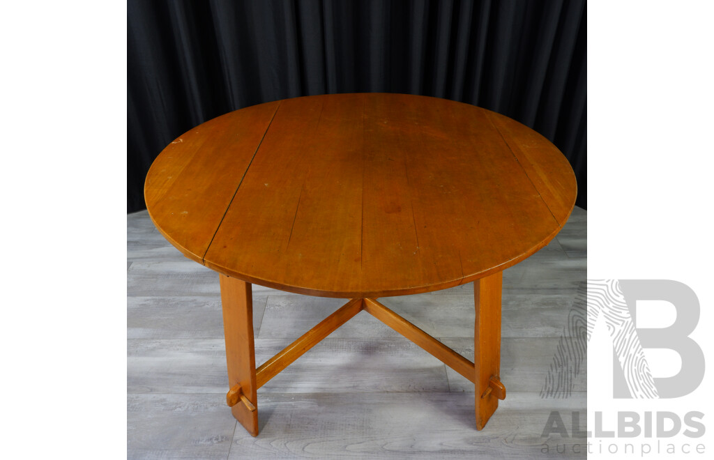 Art Deco Maple Dining Table with Six Wagon Back Chairs