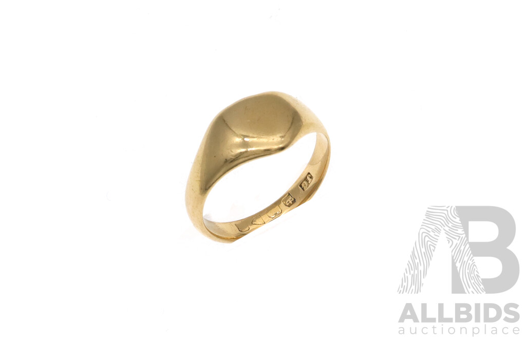 18ct Vintage Yellow Gold Shield Shaped Signet Ring with Birmingham Hallmarks, Size P,  5.60 Grams