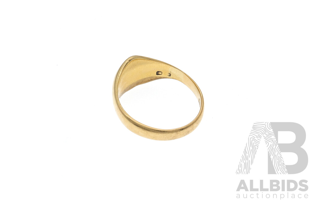 18ct Vintage Yellow Gold Shield Shaped Signet Ring with Birmingham Hallmarks, Size P,  5.60 Grams