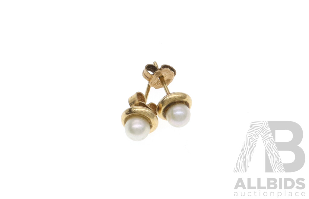 9ct Petite Freshwater Cultured Pearl Studs with Yellow Gold Mount, 6.4mm, 0.76 Grams