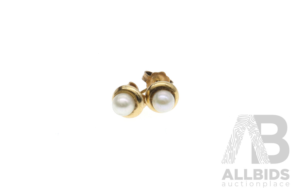 9ct Petite Freshwater Cultured Pearl Studs with Yellow Gold Mount, 6.4mm, 0.76 Grams