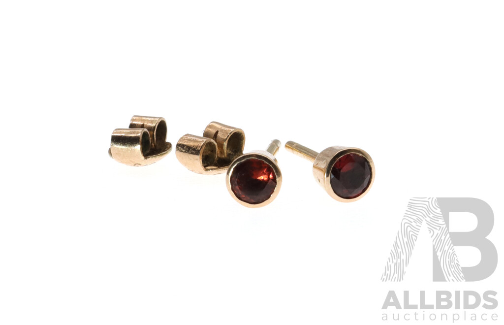 9ct Bezel Set Natural Garnet Stud Earrings, 4.6mm Diameter, 1.21 Grams