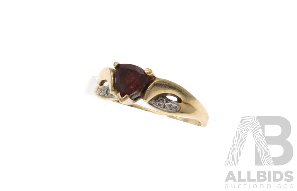 9ct Garnet & Diamond Set Dress Ring, Size I, 1.57 Grams