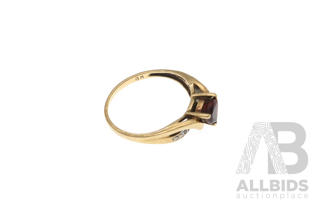 9ct Garnet & Diamond Set Dress Ring, Size I, 1.57 Grams