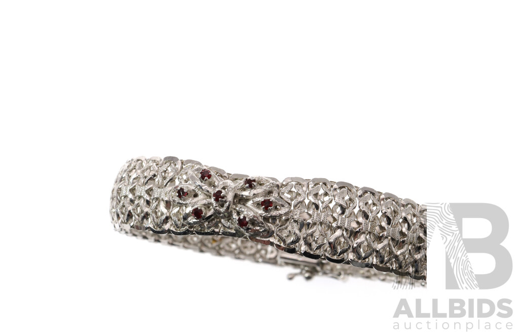 Sterling Silver Vintage Fancy Link Bracelet with Garnets, 19.5cm, 25.61 Grams