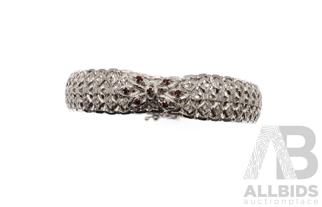 Sterling Silver Vintage Fancy Link Bracelet with Garnets, 19.5cm, 25.61 Grams